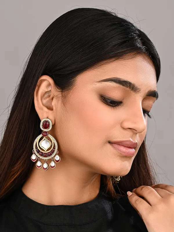 Gold-Toned_Kundan_Chandbali_Earrings_with_Teardrop_Danglers