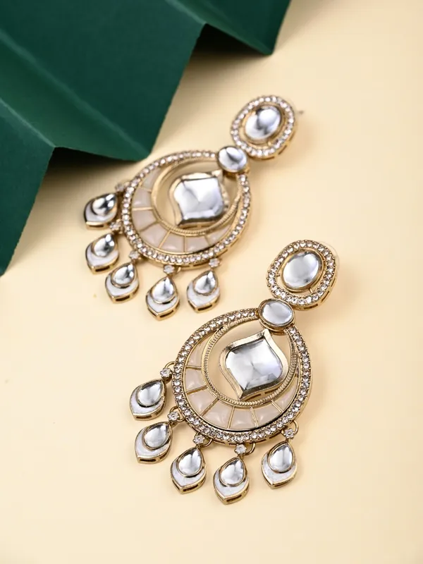 Gold-Toned_Kundan_Chandbali_Earrings_with_Teardrop_Danglers