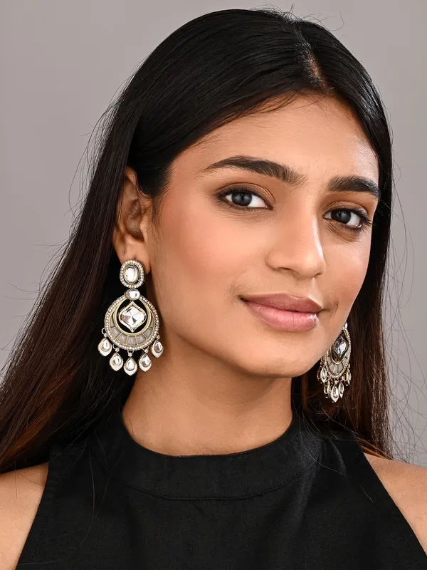 Gold-Toned_Kundan_Chandbali_Earrings_with_Teardrop_Danglers