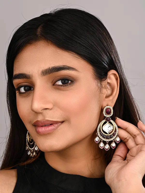 Gold-Toned_Kundan_Chandbali_Earrings_with_Teardrop_Danglers
