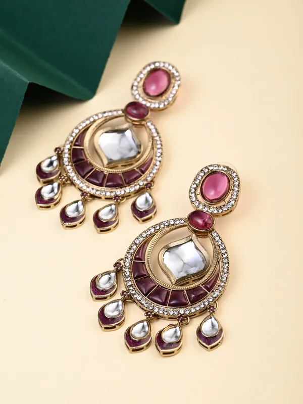 Gold-Toned_Kundan_Chandbali_Earrings_with_Teardrop_Danglers