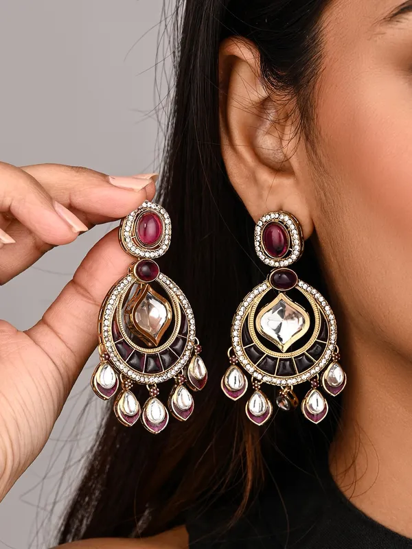 Gold-Toned_Kundan_Chandbali_Earrings_with_Teardrop_Danglers