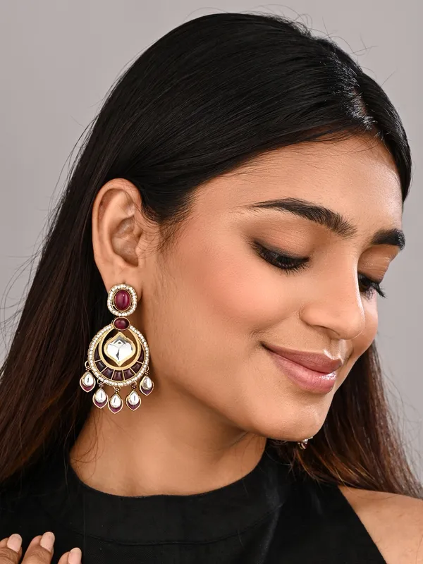 Gold-Toned_Kundan_Chandbali_Earrings_with_Teardrop_Danglers