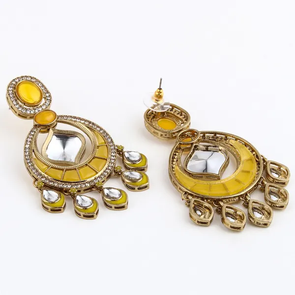 Gold-Toned_Kundan_Chandbali_Earrings_with_Teardrop_Danglers