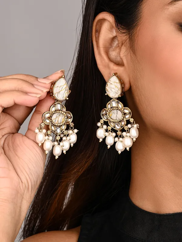 Gold-Plated_Kundan_Chandelier_Earrings_with_Bead_Drops