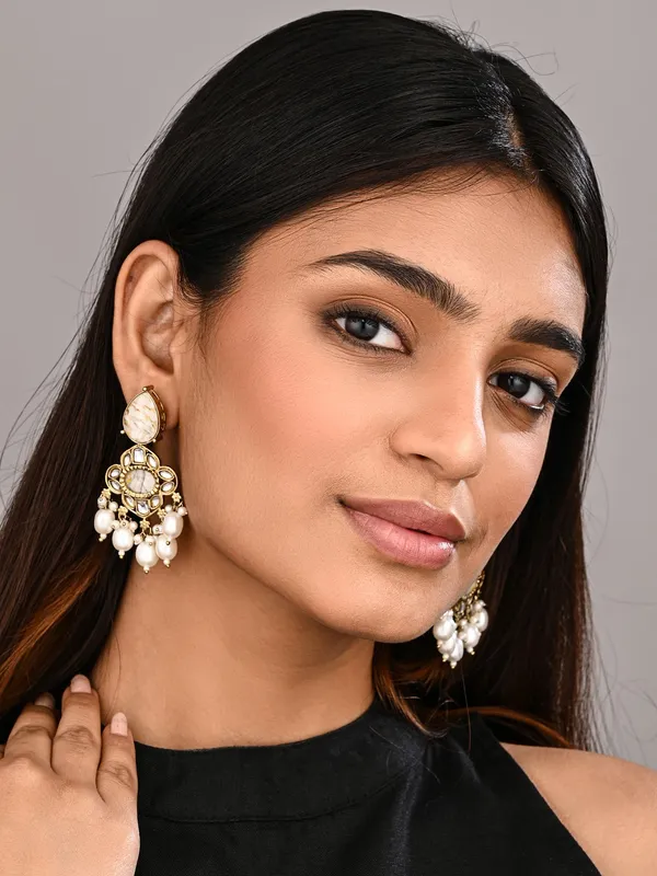 Gold-Plated_Kundan_Chandelier_Earrings_with_Bead_Drops
