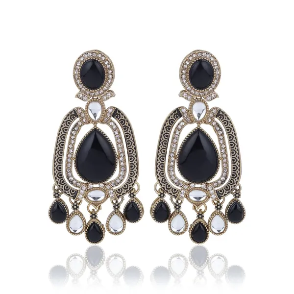 Elegant_Crystal_Teardrop_Statement_Earrings