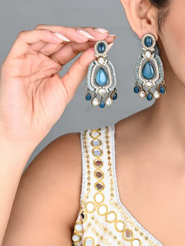 Elegant_Crystal_Teardrop_Statement_Earrings