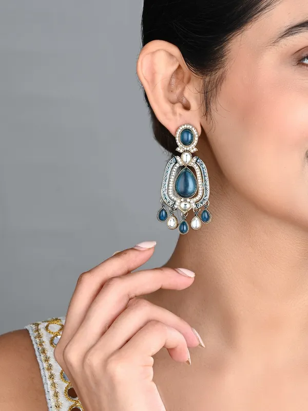 Elegant_Crystal_Teardrop_Statement_Earrings