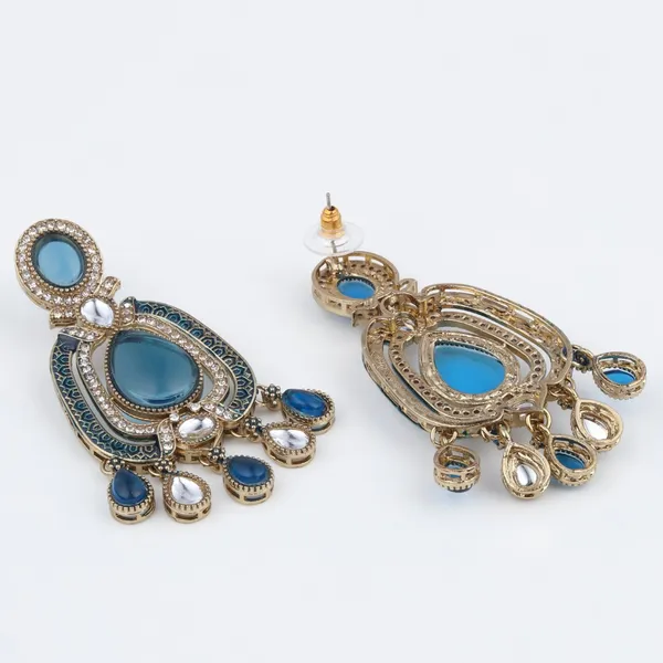 Elegant_Crystal_Teardrop_Statement_Earrings