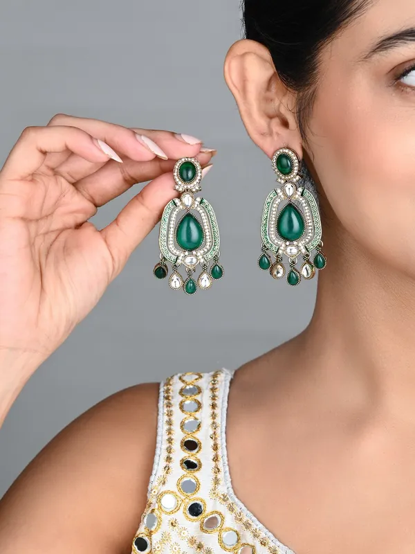 Elegant_Crystal_Teardrop_Statement_Earrings