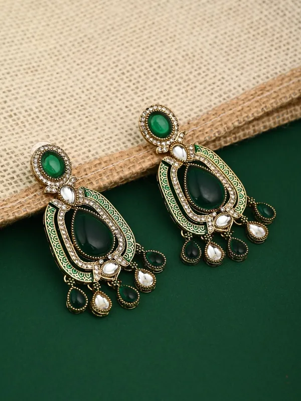 Elegant_Crystal_Teardrop_Statement_Earrings