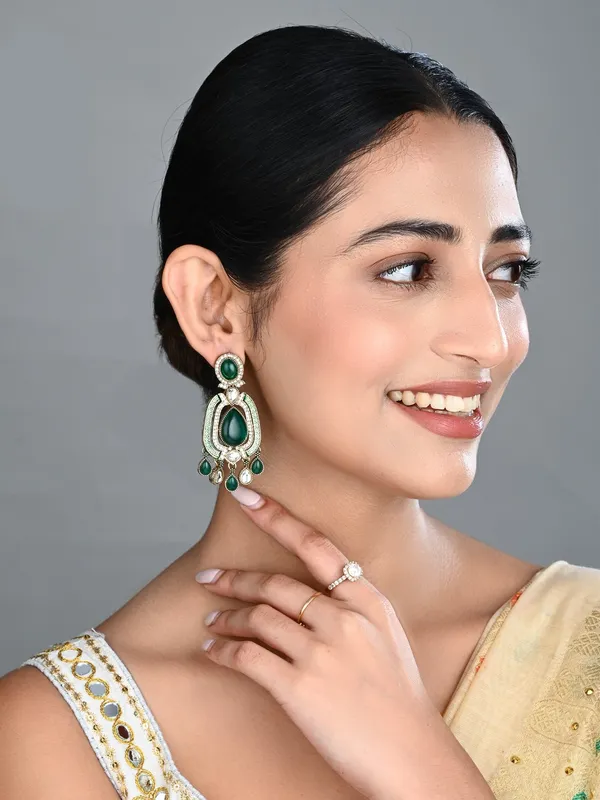 Elegant_Crystal_Teardrop_Statement_Earrings