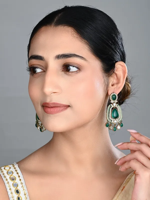 Elegant_Crystal_Teardrop_Statement_Earrings