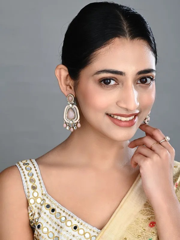 Elegant_Crystal_Teardrop_Statement_Earrings