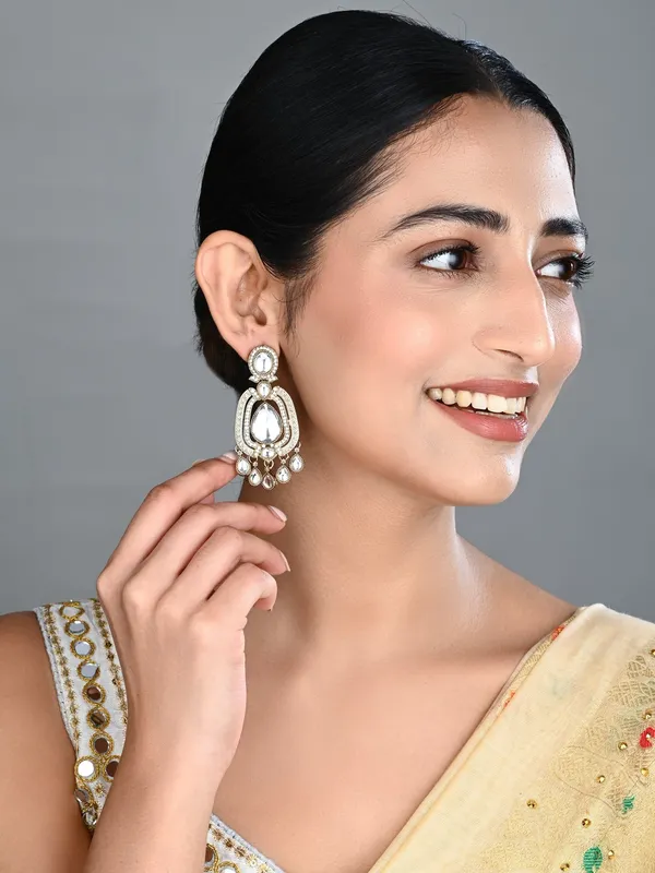 Elegant_Crystal_Teardrop_Statement_Earrings