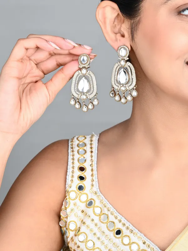 Elegant_Crystal_Teardrop_Statement_Earrings