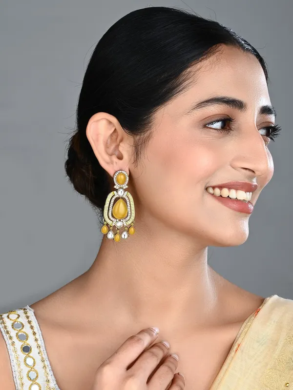 Elegant_Crystal_Teardrop_Statement_Earrings