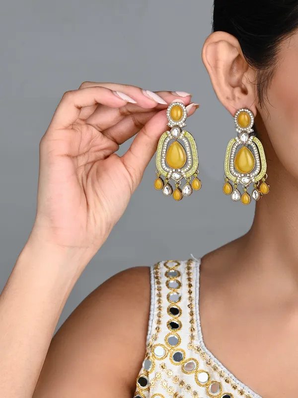 Elegant_Crystal_Teardrop_Statement_Earrings