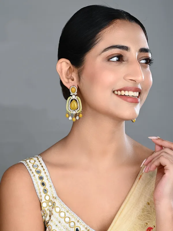 Elegant_Crystal_Teardrop_Statement_Earrings