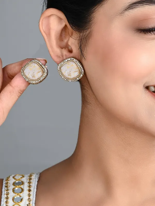Heritage-Inspired_Stone_Stud_Earrings