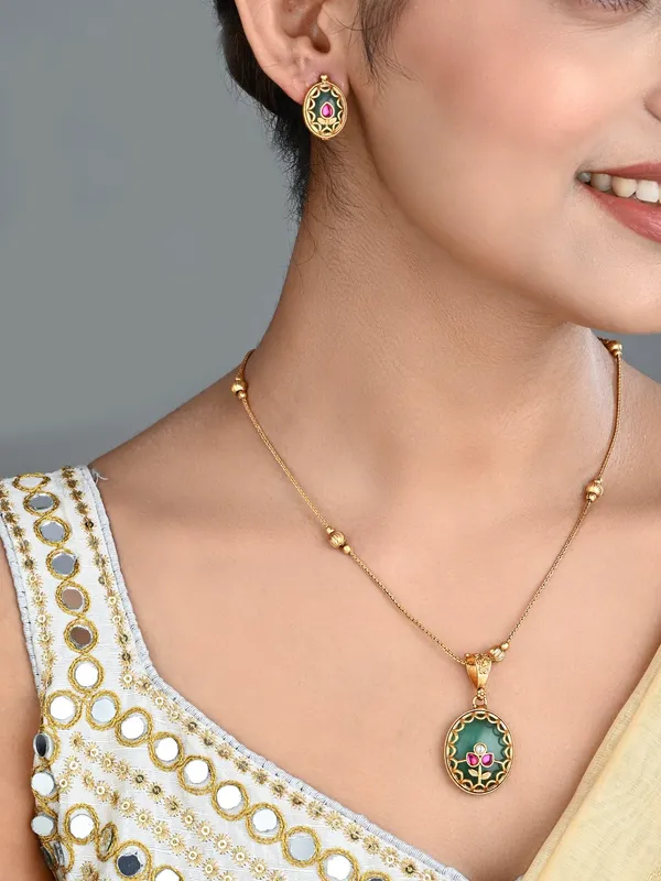 Floral_Kundan_Pendant_Necklace_&_Stud_Earrings_Set