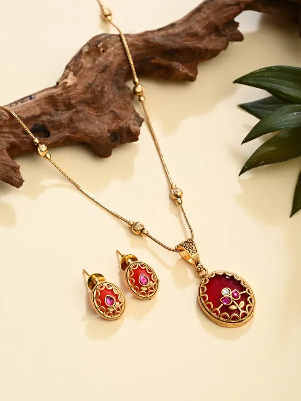 Floral_Kundan_Pendant_Necklace_&_Stud_Earrings_Set