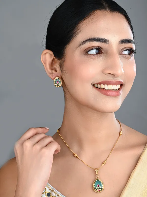 Tear_drop_Stone_Kundan_Pendant_Necklace_&_Stud_Earrings_Set_Red