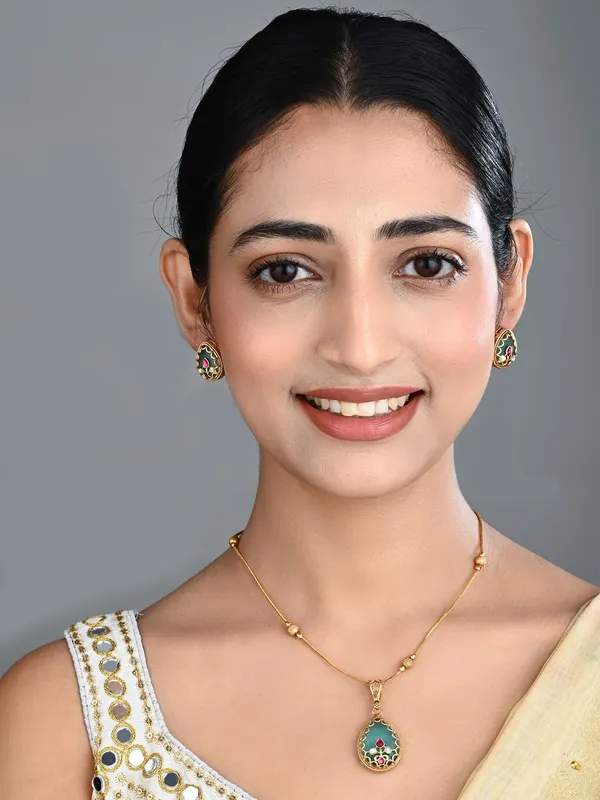 Tear_drop_Stone_Kundan_Pendant_Necklace_&_Stud_Earrings_Set_Red
