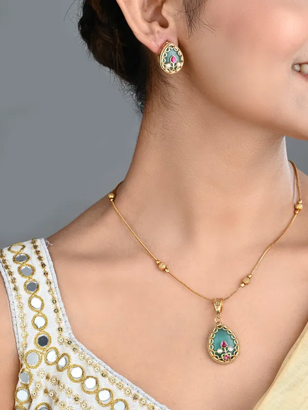 Tear_drop_Stone_Kundan_Pendant_Necklace_&_Stud_Earrings_Set_Red