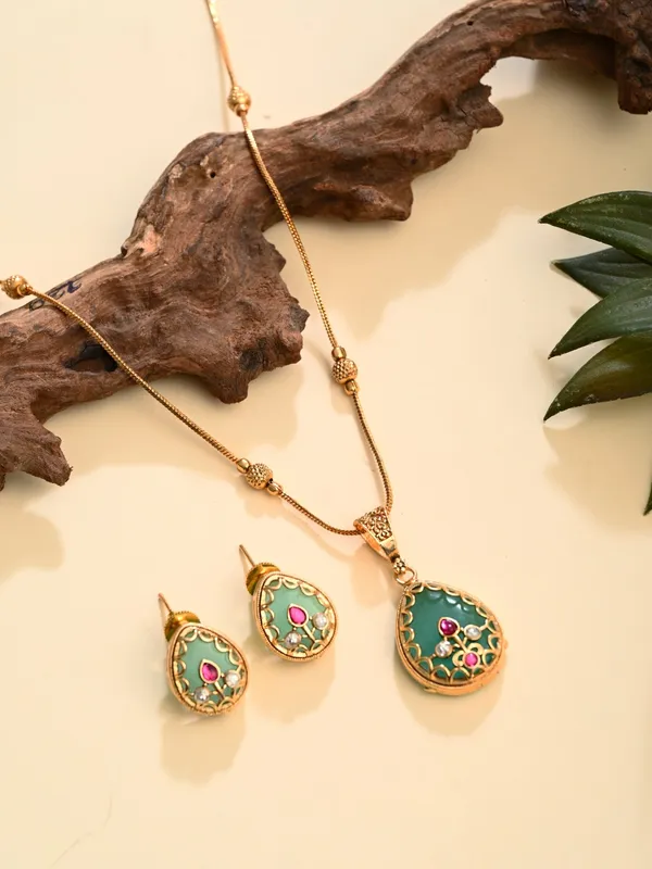 Tear_drop_Stone_Kundan_Pendant_Necklace_&_Stud_Earrings_Set_Red