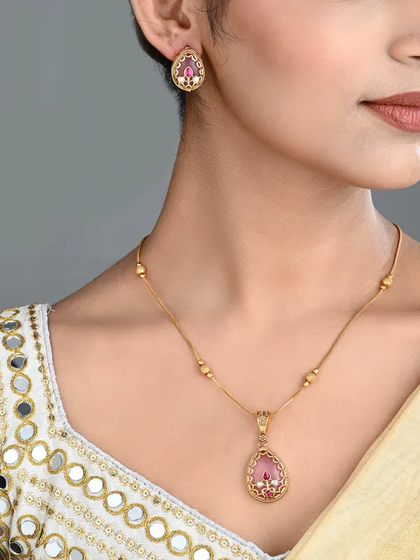 Tear_drop_Stone_Kundan_Pendant_Necklace_&_Stud_Earrings_Set_Red