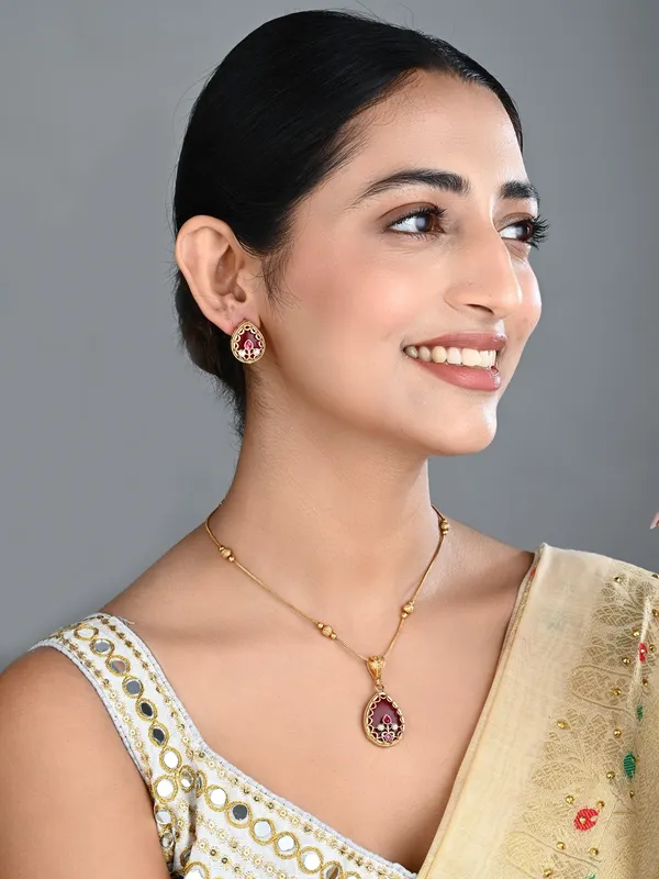 Tear_drop_Stone_Kundan_Pendant_Necklace_&_Stud_Earrings_Set_Red