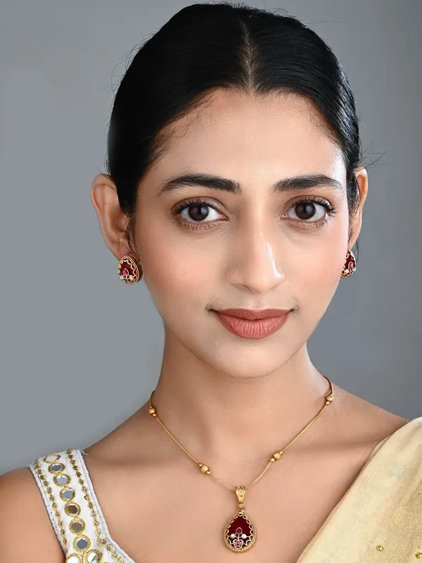 Tear_drop_Stone_Kundan_Pendant_Necklace_&_Stud_Earrings_Set_Red