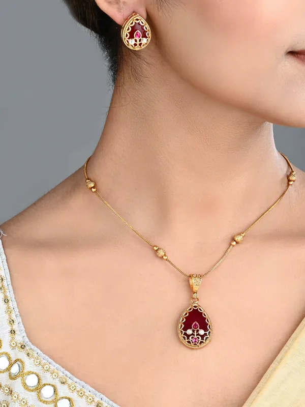Tear_drop_Stone_Kundan_Pendant_Necklace_&_Stud_Earrings_Set_Red