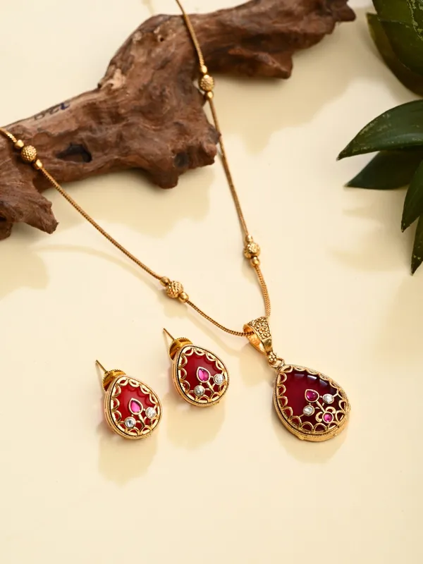 Tear_Drop_Stone_Kundan_Pendant_Necklace_&_Stud_Earrings_Set_Red