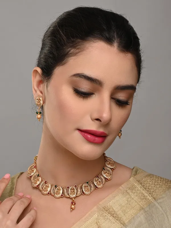 Temple_Style_Necklace_Set_with_Lakshmi_on_Mother_of_Pearl