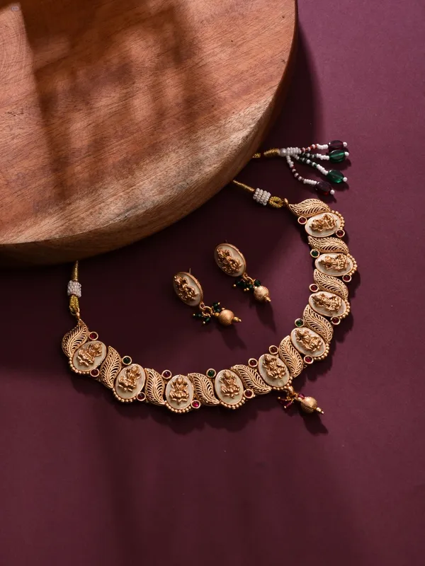 Temple_Style_Necklace_Set_with_Lakshmi_on_Mother_of_Pearl