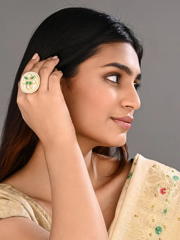 Green_stone_&_Kundan_Oval_Statement_Ring_with_MOP