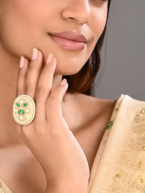 Green_stone_&_Kundan_Oval_Statement_Ring_with_MOP