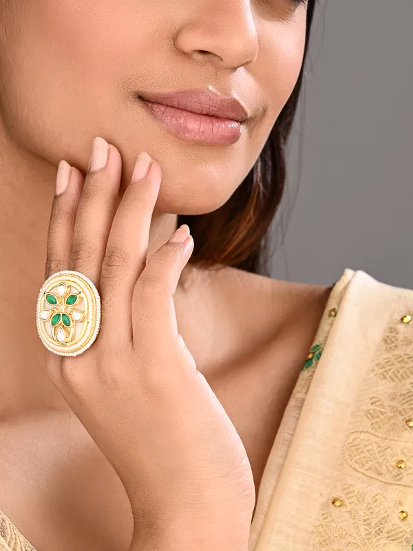 Green_stone_&_Kundan_Oval_Statement_Ring_with_MOP