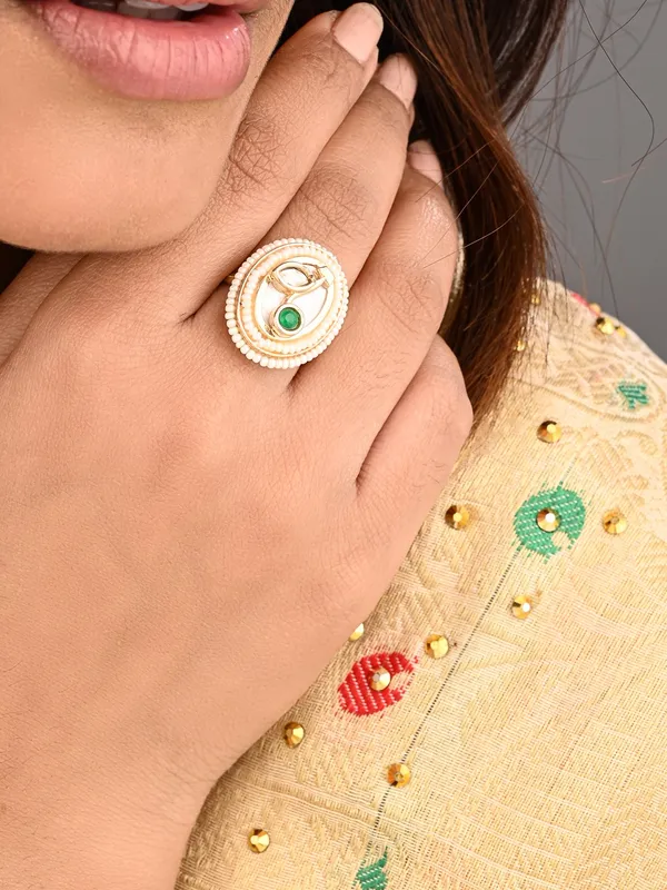 Oval_Mother_of_Pearl_Vine_Brass_Ring