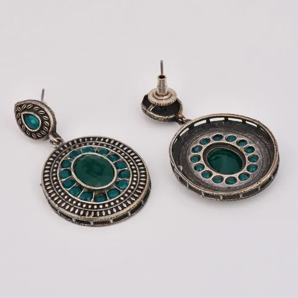 Elegant_Oval_Drop_Earrings