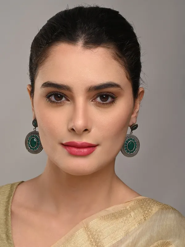 Elegant_Oval_Drop_Earrings