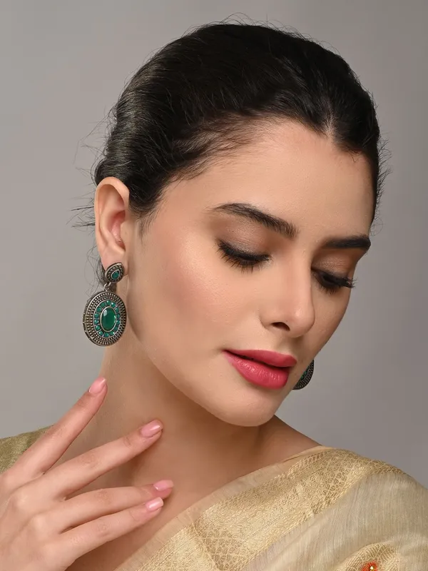 Elegant_Oval_Drop_Earrings