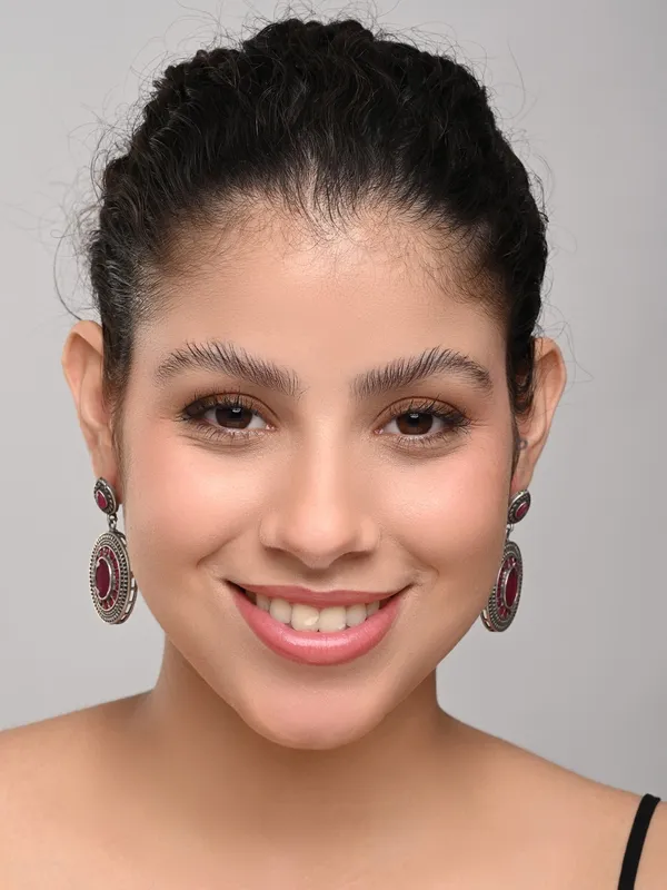Elegant_Oval_Drop_Earrings