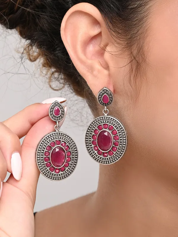 Elegant_Oval_Drop_Earrings