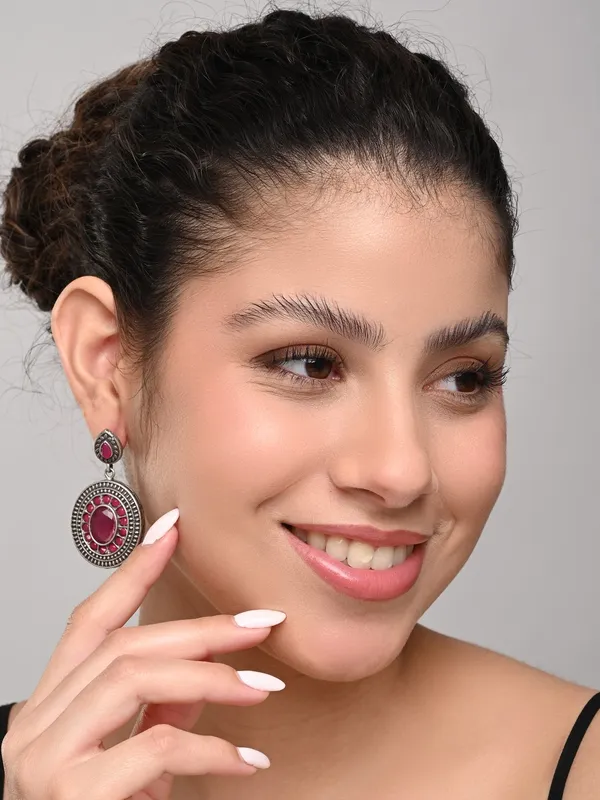 Elegant_Oval_Drop_Earrings
