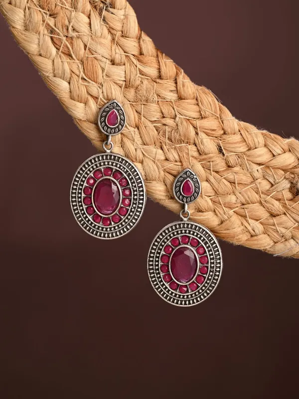 Elegant_Oval_Drop_Earrings