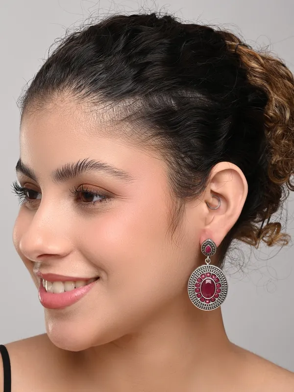 Elegant_Oval_Drop_Earrings